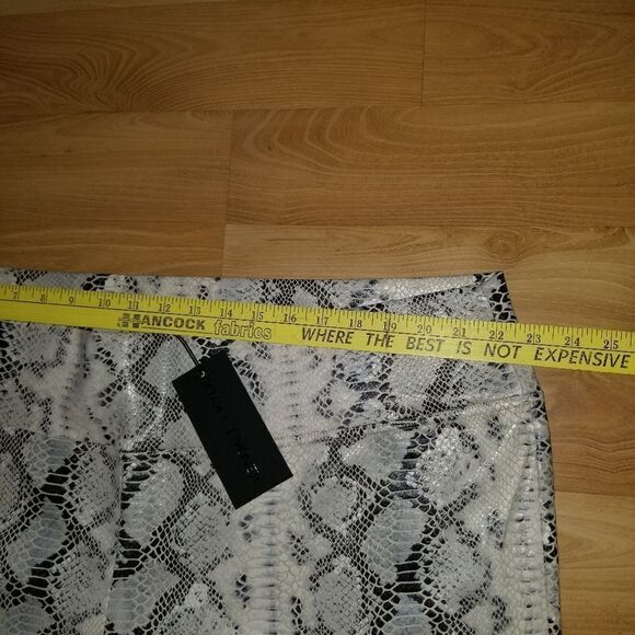 Kendall & Kylie the Cycle Short NWT 2XL - Picture 7 of 12